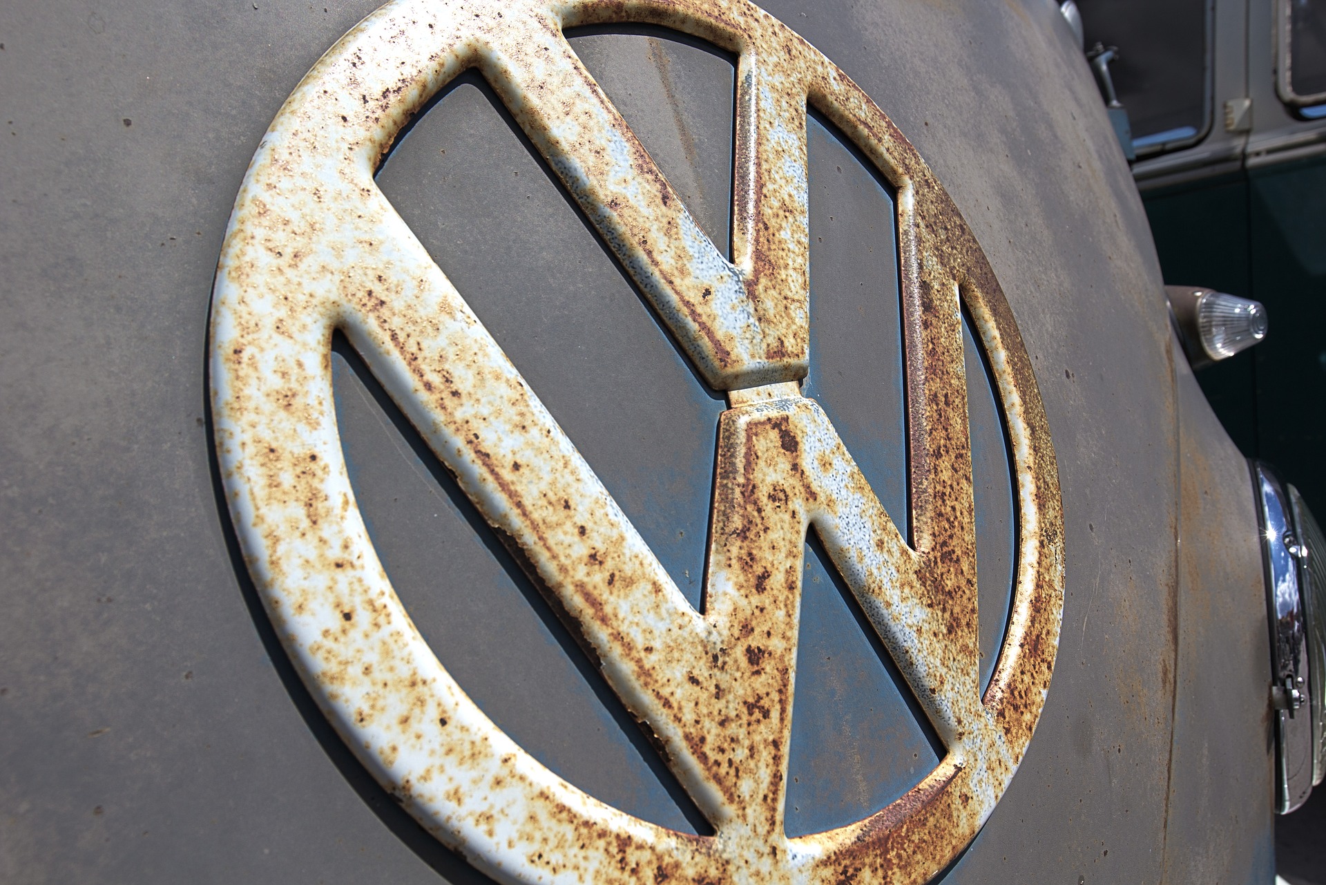 VW Logo rstig